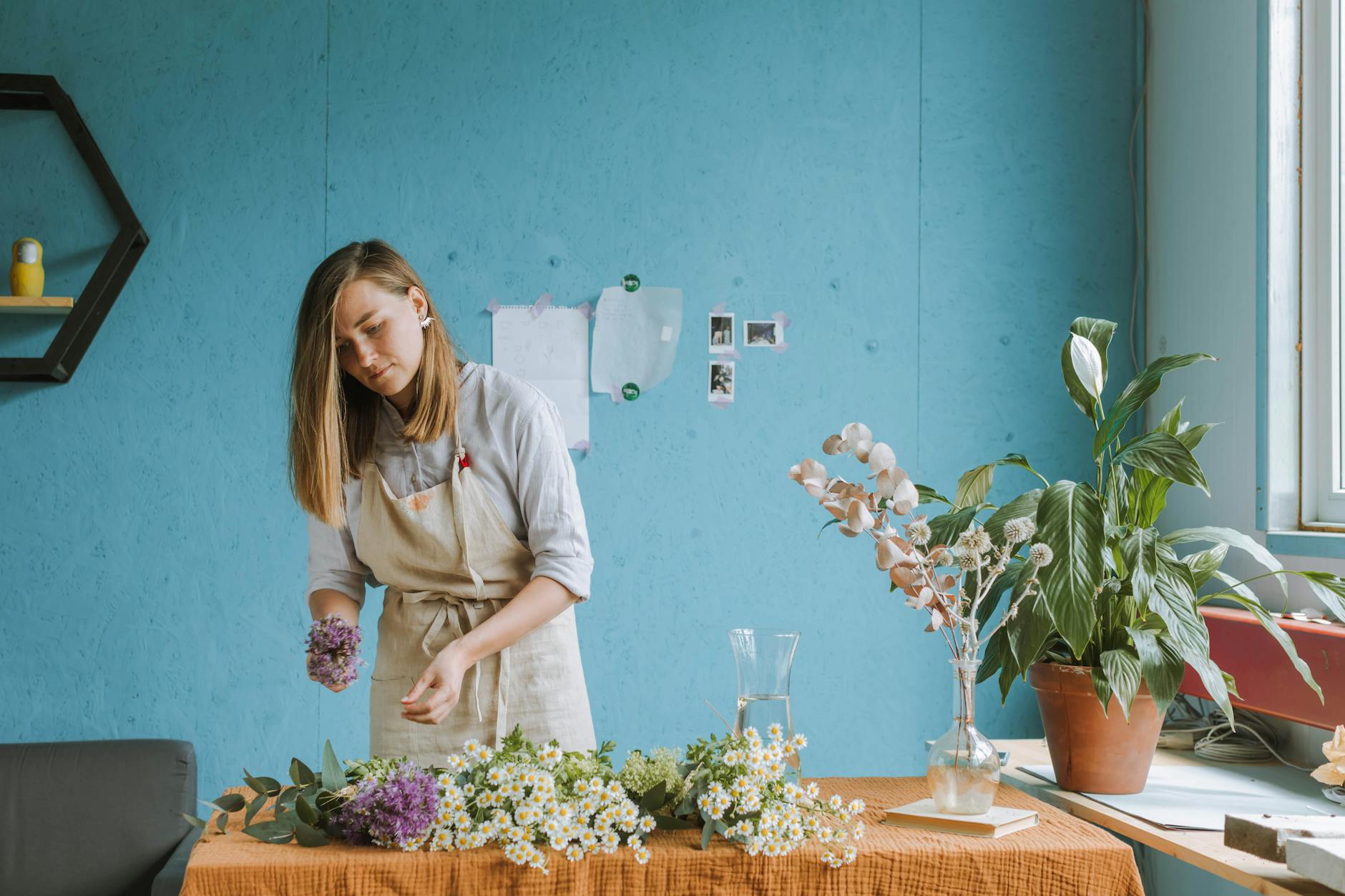 Foower florist creating an arrangement